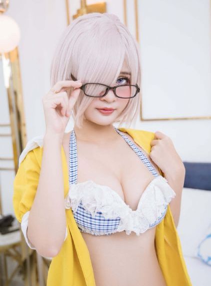 欧美明星穿比基尼_DVD电视剧在线观看